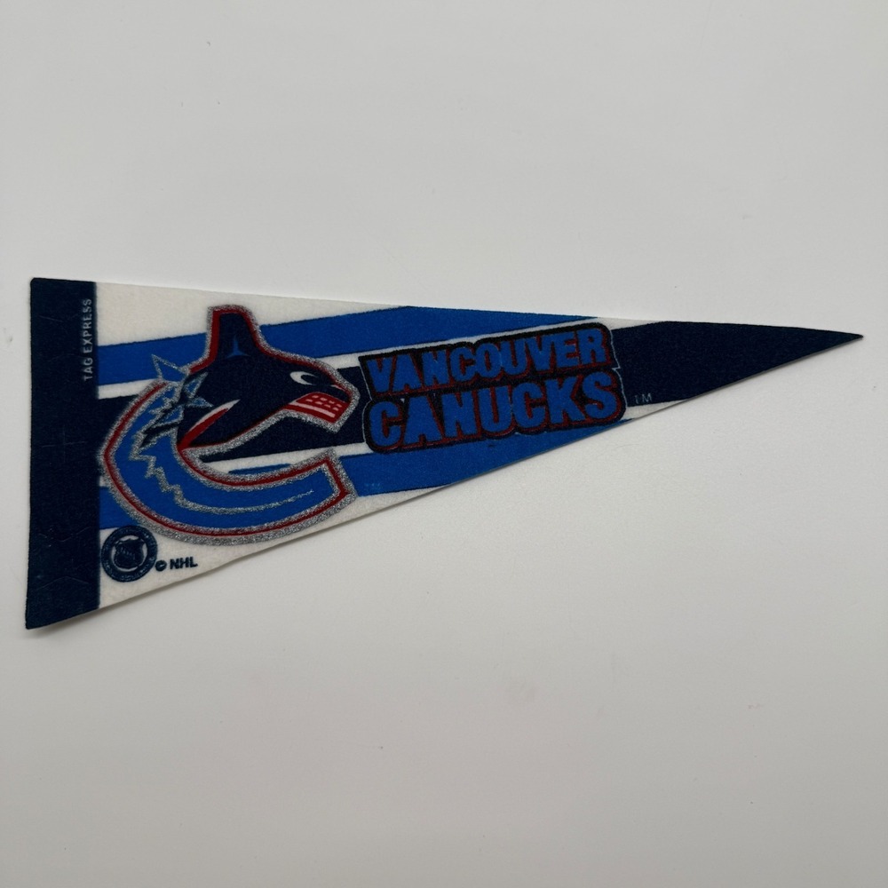 Vancouver Canucks Vintage 90s NHL Hockey Mini Pennant 9"x4" Felt‎ Banner Flag